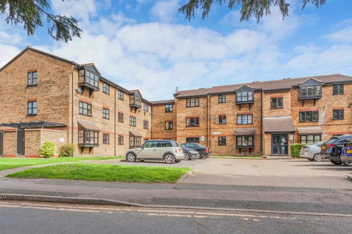 1 Bedroom Flat To Rent In Yunus Khan Close, Walthamstow, E17