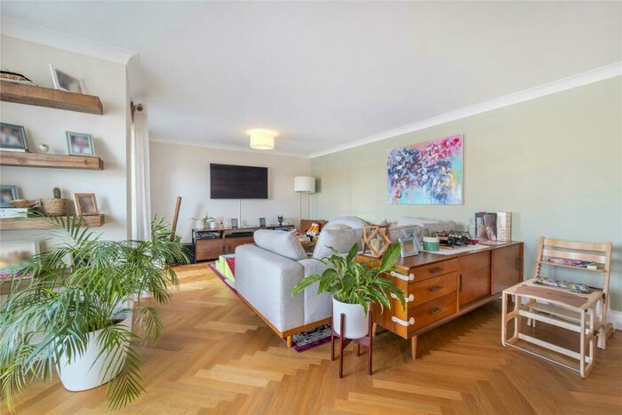 2 Bedroom Flat To Rent In Blenheim Court, King & Queen Wharf, SE16