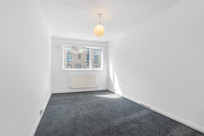 1 Bedroom Flat To Rent In East Street, Walworth, SE17