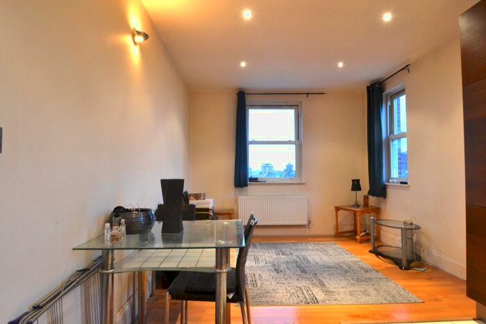1 Bedroom Flat To Rent In Arthur Road, London, SW19