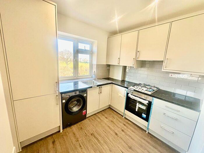 2 Bedroom Maisonette To Rent In Ilford, IG2