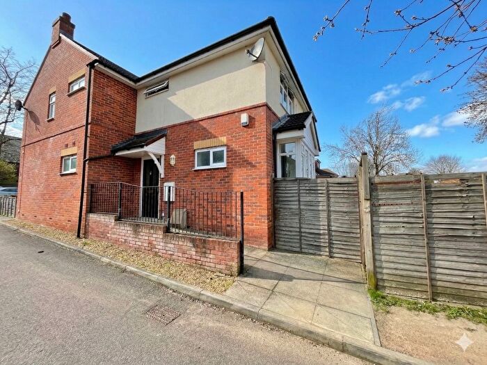 2 Bedroom Terraced House For Sale In Trinity Close, Luton, Bedfordshire, LU3