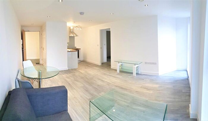 1 Bedroom Semi Detached House To Rent In Bed - Orange Grove, Sherwood Street, M14