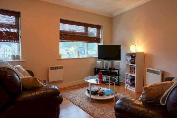 1 Bedroom Flat To Rent In St. Annes Road, Leeds, West Yorkshire, LS6