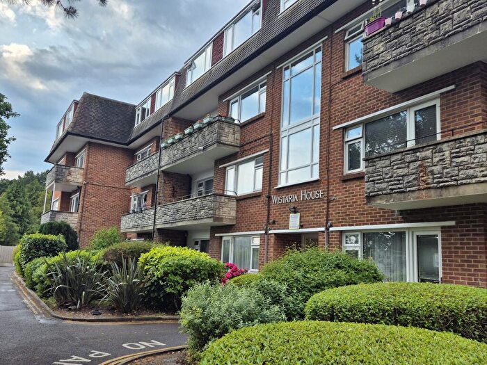2 Bedroom Flat To Rent In Wistaria House, Redhill, BH10