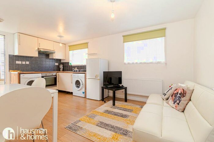 1 Bedroom Flat To Rent In Holders Hill Avenue, Hendon, NW4