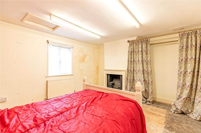 3 Bedroom End Of Terrace House For Sale In Southbroom Road, Devizes, Wiltshire, SN10