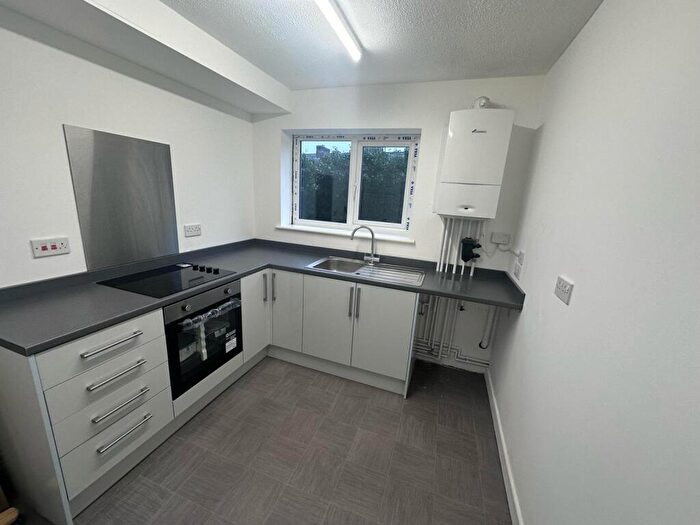 2 Bedroom Flat To Rent In St. Ledgers Crescent, St Thomas, Swansea, SA1