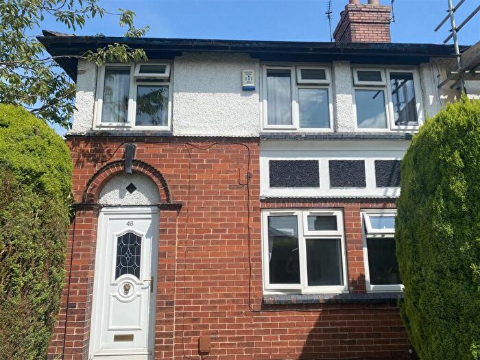 3 Bedroom Semi Detached House For Sale In Ingle Avenue, Morley, Leeds, LS27