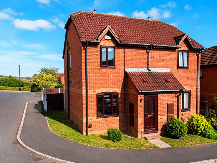 2 Bedroom Semi-Detached House For Sale In North End Drive, Harlington, Doncaster, DN5