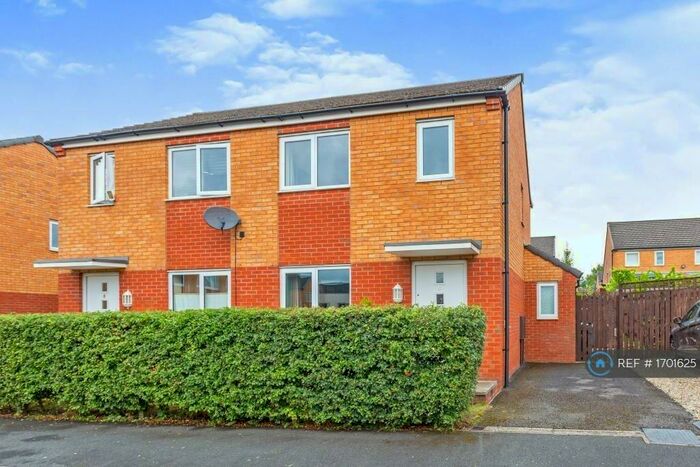 2 Bedroom Semi-Detached House To Rent In Chassen Close, Manchester, M11