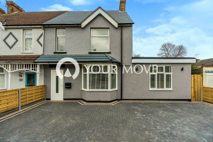 4 Bedroom Semi-Detached House To Rent In Sturdee Avenue, Gillingham, Kent, ME7