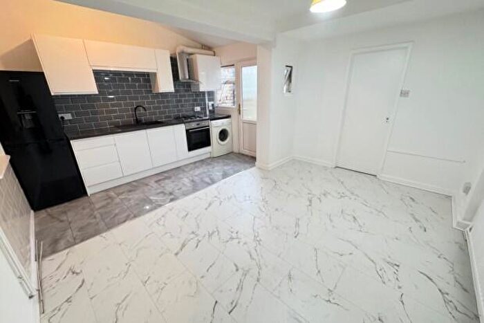 2 Bedroom Flat To Rent In Talworth Street Cardiff, CF24