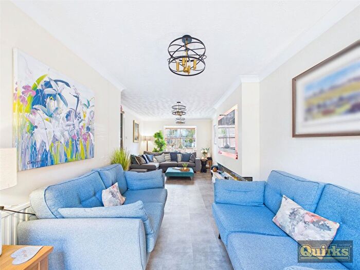 5 Bedroom Detached House For Sale In Douglas Drive, Wickford, SS12