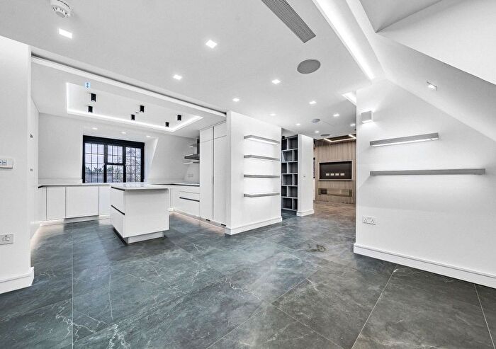 3 Bedroom Property To Rent In Beech Hill Avenue, Apartment Penthouse, Hadley Wood, EN4