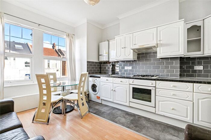 2 Bedroom Flat To Rent In Tooting Bec Road, Tooting, London, SW17