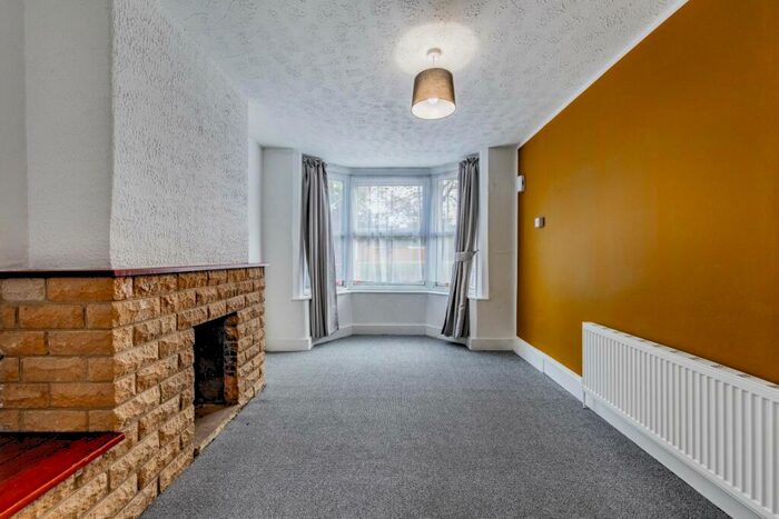 3 Bedroom Terraced House To Rent In Bedroom Spacious Property - Water Road, Reading, RG30
