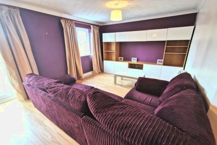 2 Bedroom Flat To Rent In Penlan Crescent, Swansea, SA2