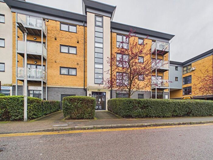 2 Bedroom Apartment For Sale In Station Road, Rochester, Kent, ME2
