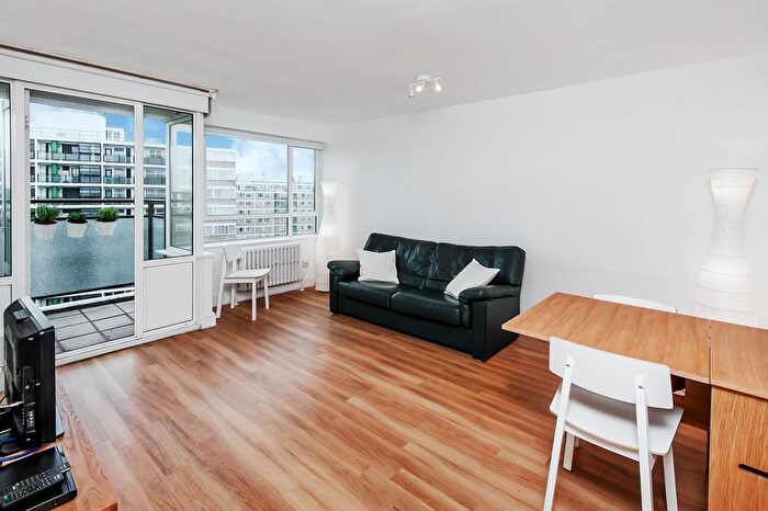 2 Bedroom Flat To Rent In Churchill Gardens, London, Uk, SW1V