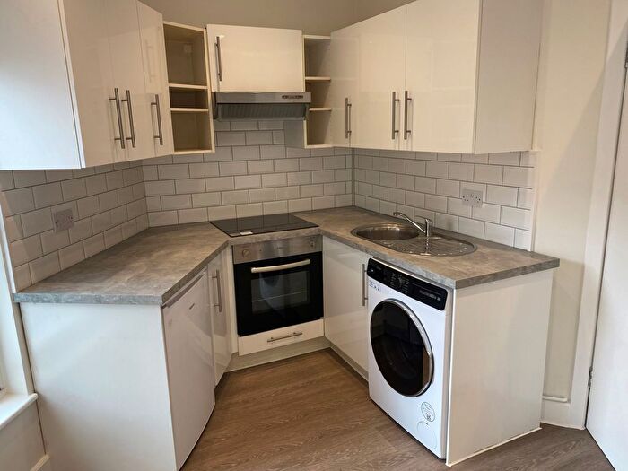 1 Bedroom Flat To Rent In Queenstown Road, London, SW8