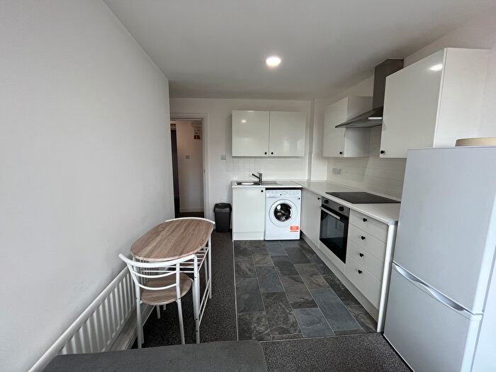 2 Bedroom Flat To Rent In Flat, Clarendon Road, Leeds, LS2