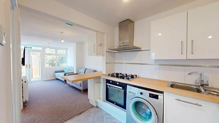 5 Bedroom House To Rent In High Street, Twerton, BA2