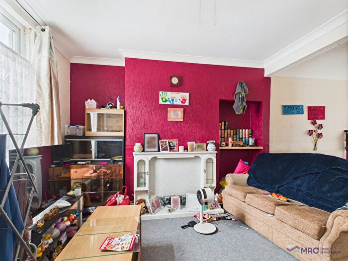 2 Bedroom End Of Terrace House For Sale In Lorraine Street, Hull, HU8