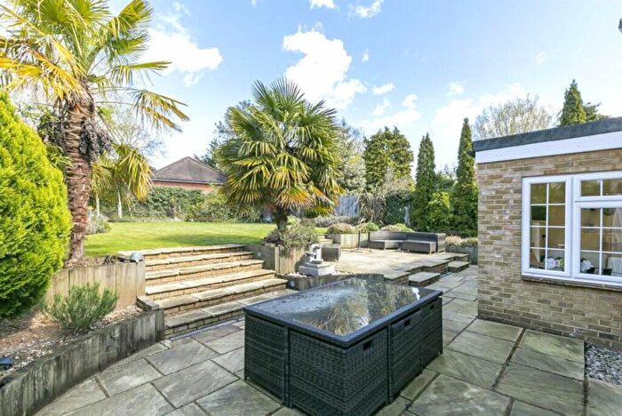 4 Bedroom House To Rent In Hadley Wood, London, EN4