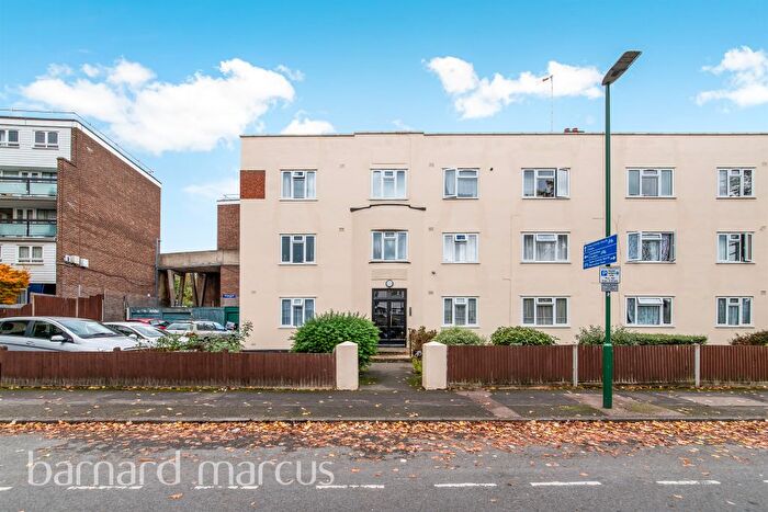 2 Bedroom Flat For Sale In Manor Court, Sutton, SM1