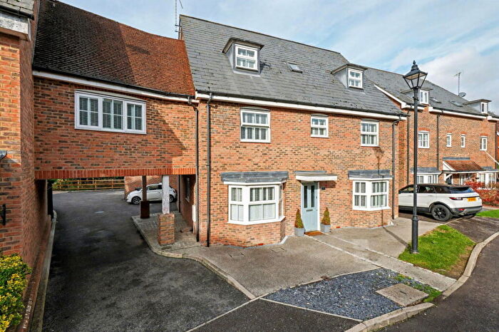 6 Bedroom Link Detached House For Sale In Edelin Road, Bearsted, Maidstone, ME14