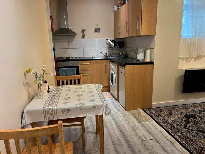 Studio To Rent In High Road, Ilford, IG1