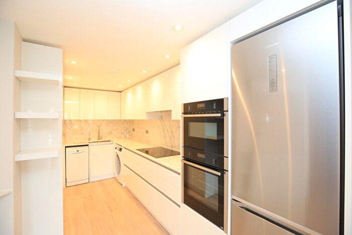2 Bedroom Apartment To Rent In Market Place, Kingston Upon Thames, KT1