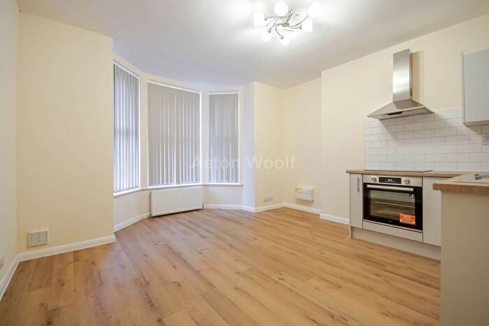 2 Bedroom Flat To Rent In Burford Road, Nottingham, NG7