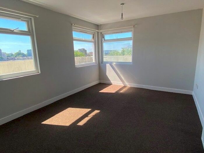 1 Bedroom Flat To Rent In Canal Walk, Portsmouth, PO1