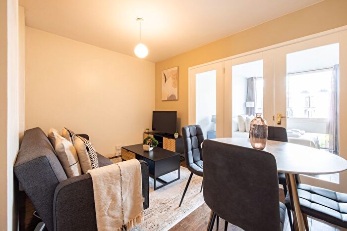 2 Bedroom Flat To Rent In Barbican, London, EC2Y