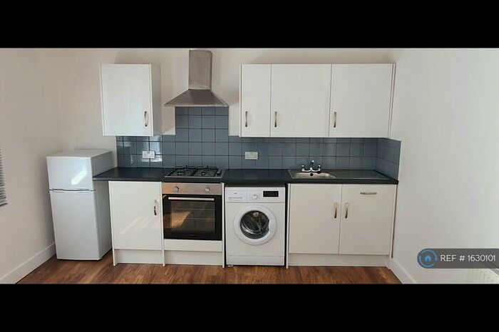 2 Bedroom Flat To Rent In Green Street, Enfield, EN3