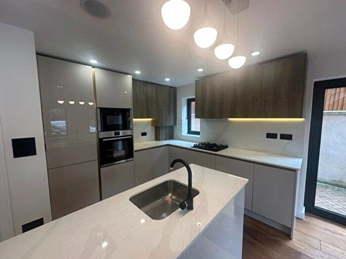 3 Bedroom Flat To Rent In Riddlesdown Road, Purley, CR8