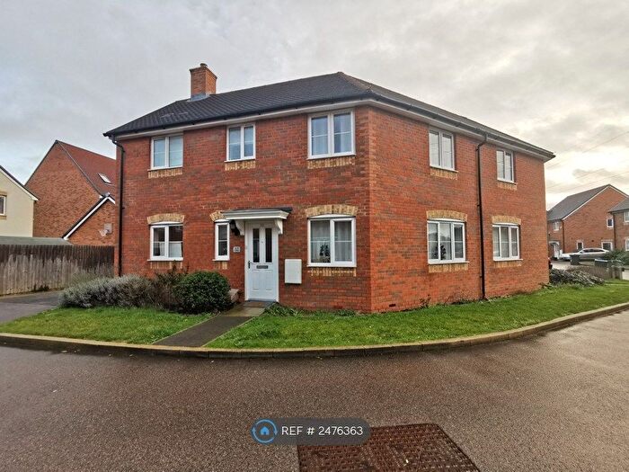 3 Bedroom Semi-Detached House To Rent In Colney Road, Aylesbury, HP18