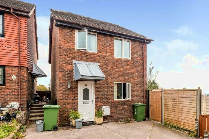 3 Bedroom Detached House To Rent In Rapson Close, Paulsgrove, Portsmouth, Hampshire, PO6
