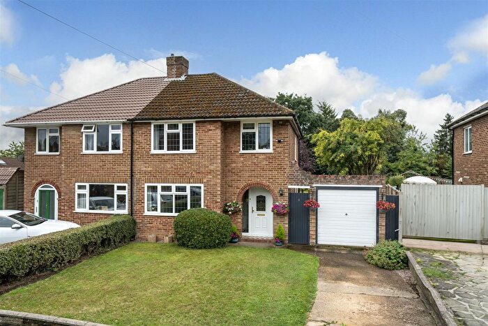 3 Bedroom Semi-Detached House For Sale In Cuckmans Drive, St. Albans, AL2