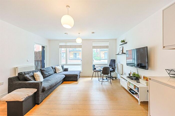 1 Bedroom Flat For Sale In Grove Park, Colindale, NW9
