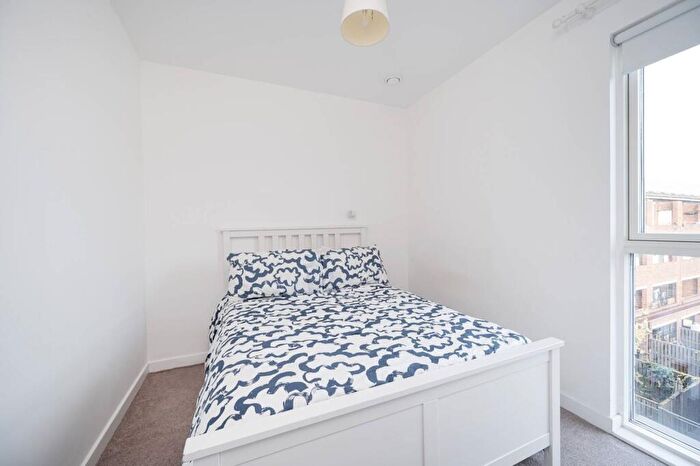 2 Bedroom Flat To Rent In Dalston Lane, Hackney, London, E8