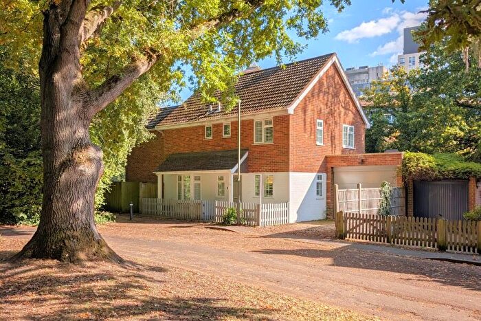 4 Bedroom Detached House To Rent In Horsell, Woking, GU21