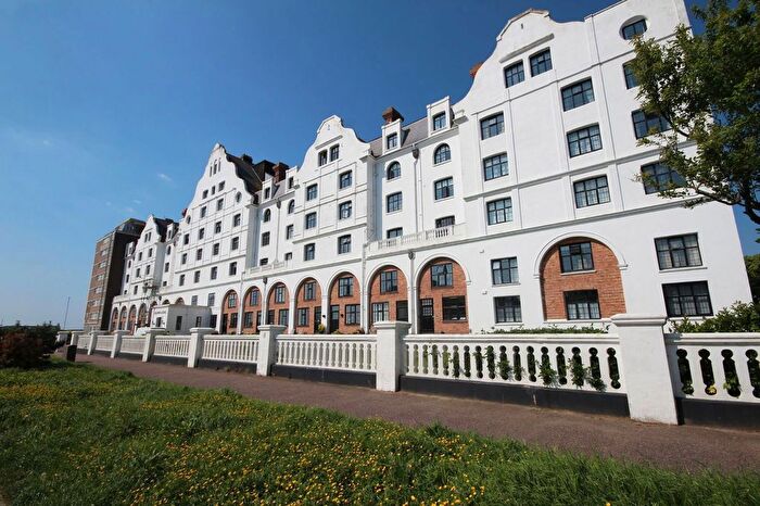 1 Bedroom Flat For Sale In Dolphin Lodge Grand Avenue, West Worthing, West Sussex, BN11