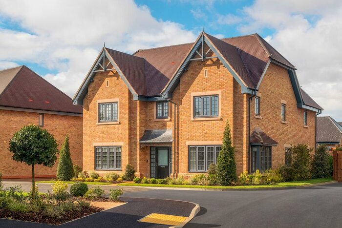 5 Bedroom Detached House For Sale In Hayfield Crescent, Aylesbury, HP17