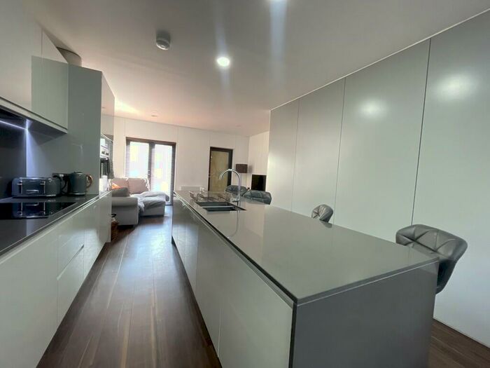 2 Bedroom Town House To Rent In Springfield Lane, Salford, M3