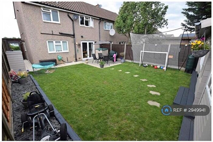 3 Bedroom Semi-Detached House To Rent In Wooding Grove, Harlow, CM19