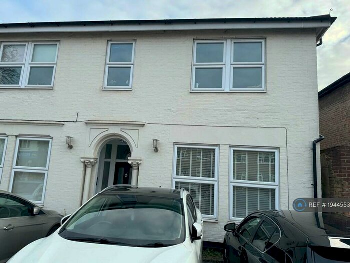 2 Bedroom Flat To Rent In Avery Hill Road, London, SE9