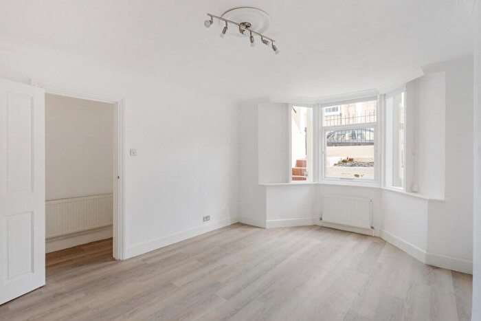 1 Bedroom Flat To Rent In Evelyn Road, Richmond, TW9